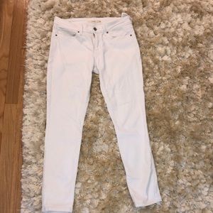 white levi jeans